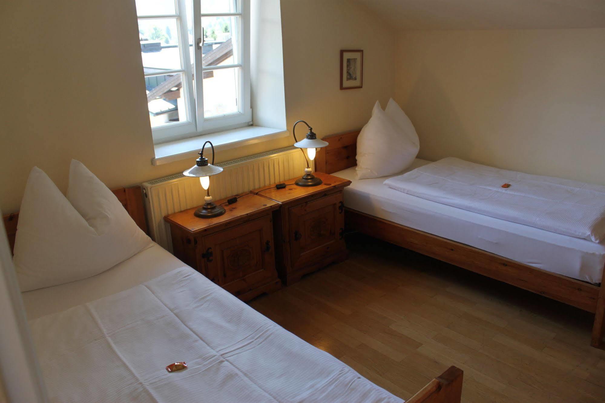 Hotel Gasthof Zur Post Sankt Gilgen Exterior foto